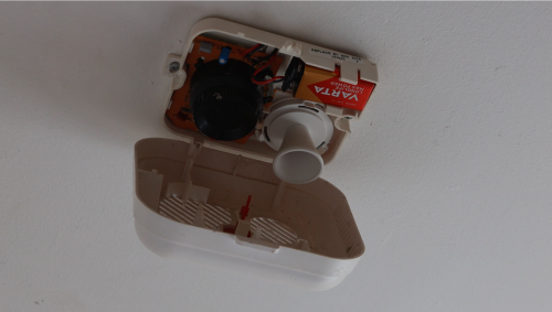 Ian's smoke alarm expired in 2016